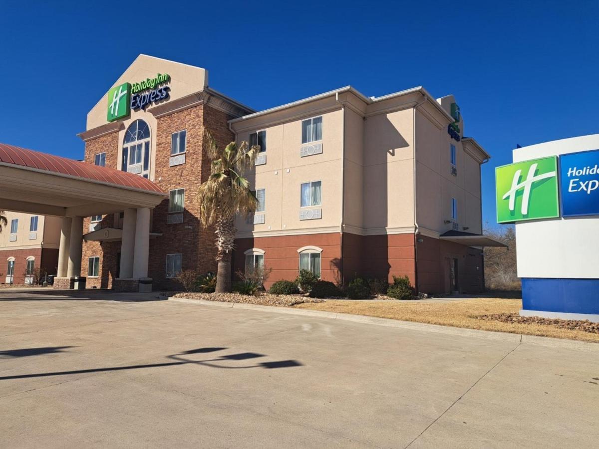 Holiday Inn Express Kenedy By Ihg Exterior photo