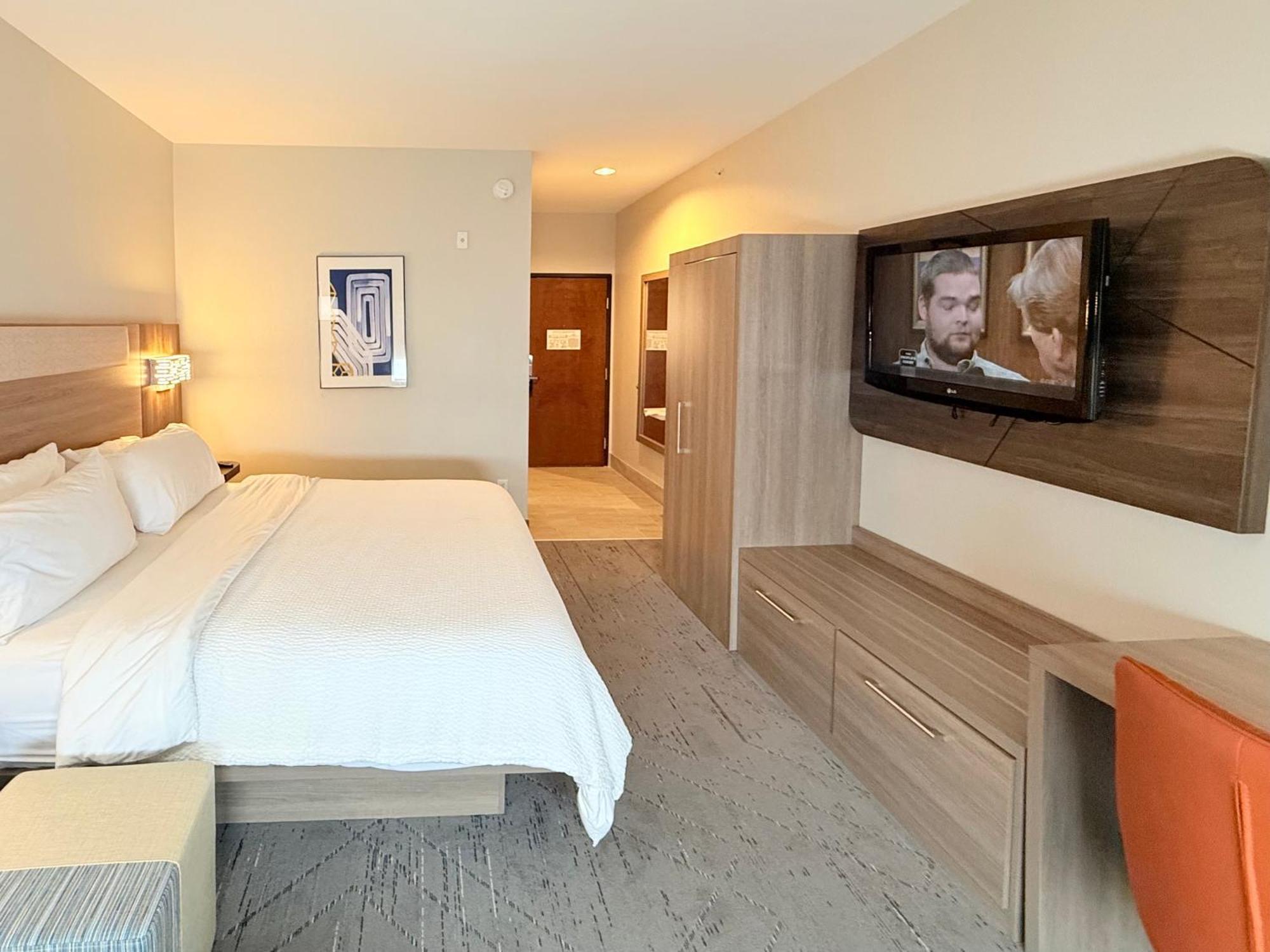 Holiday Inn Express Kenedy By Ihg Exterior photo