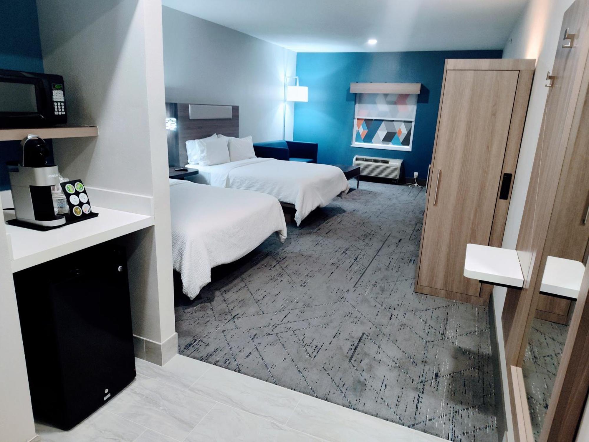 Holiday Inn Express Kenedy By Ihg Exterior photo