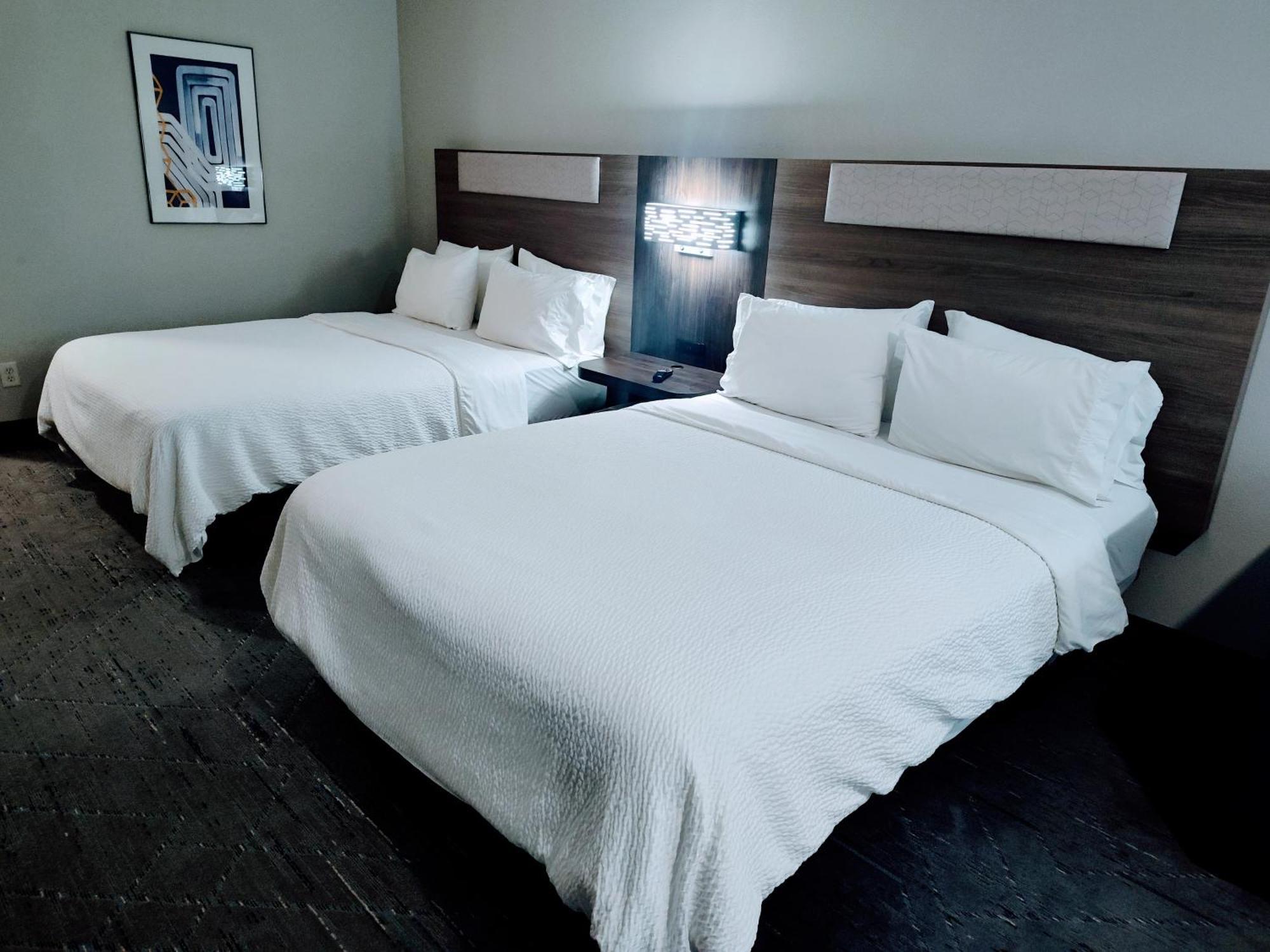 Holiday Inn Express Kenedy By Ihg Exterior photo